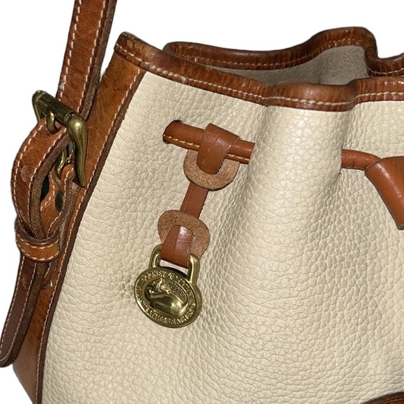 Vintage Dooney & Bourke 1980s Ivory Pebbled Leather Drawstring Bucket Bag - Picture 5 of 16